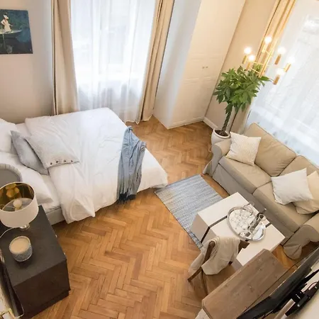 Inviting In The City Centre Apartment Krakow